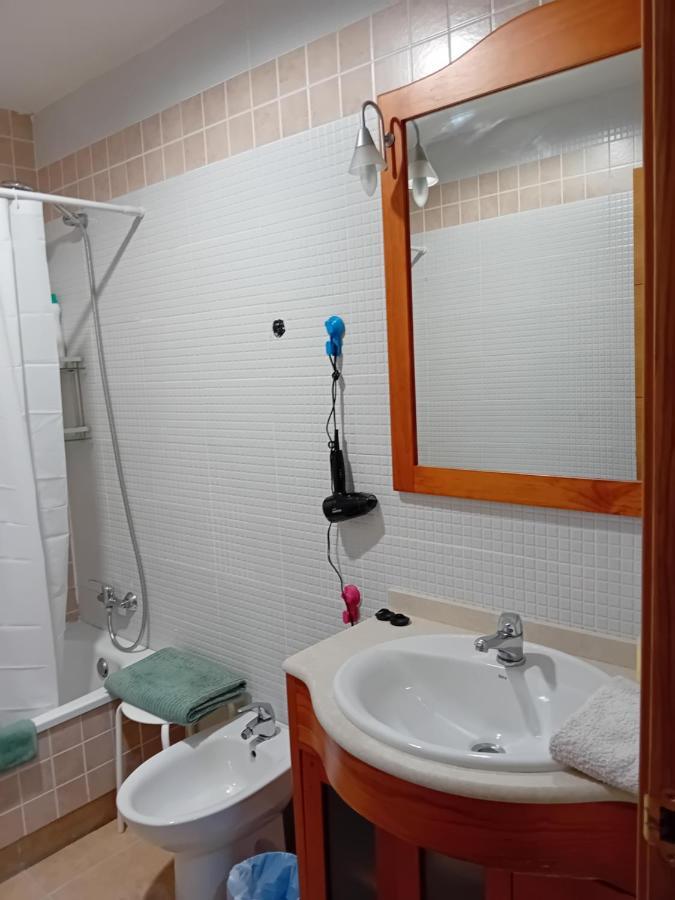 Habitaciones Individuales Wifi Tv Microondas Cerca Del Aeropuerto Madrid Habitacion Grande Wc Privado O Habitacion Pequena Wc Compartido Muy Tranquilas Bien Comunicadas Tren Metro Bus Facil Aparcamiento サン・セバスティアン・デ・ロス・レイエス エクステリア 写真