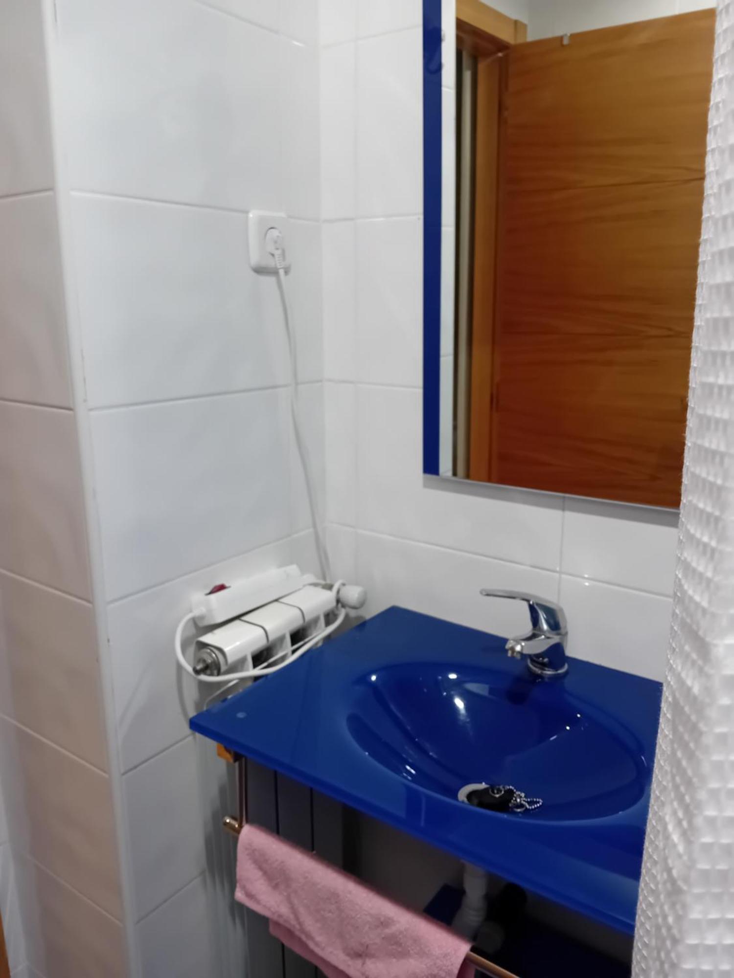 Habitaciones Individuales Wifi Tv Microondas Cerca Del Aeropuerto Madrid Habitacion Grande Wc Privado O Habitacion Pequena Wc Compartido Muy Tranquilas Bien Comunicadas Tren Metro Bus Facil Aparcamiento サン・セバスティアン・デ・ロス・レイエス エクステリア 写真