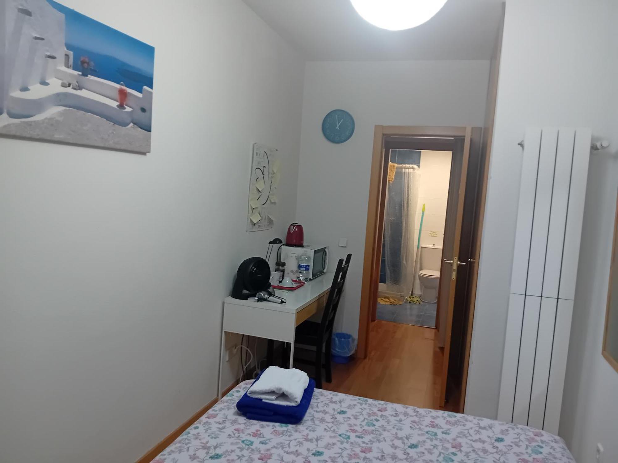 Habitaciones Individuales Wifi Tv Microondas Cerca Del Aeropuerto Madrid Habitacion Grande Wc Privado O Habitacion Pequena Wc Compartido Muy Tranquilas Bien Comunicadas Tren Metro Bus Facil Aparcamiento サン・セバスティアン・デ・ロス・レイエス エクステリア 写真