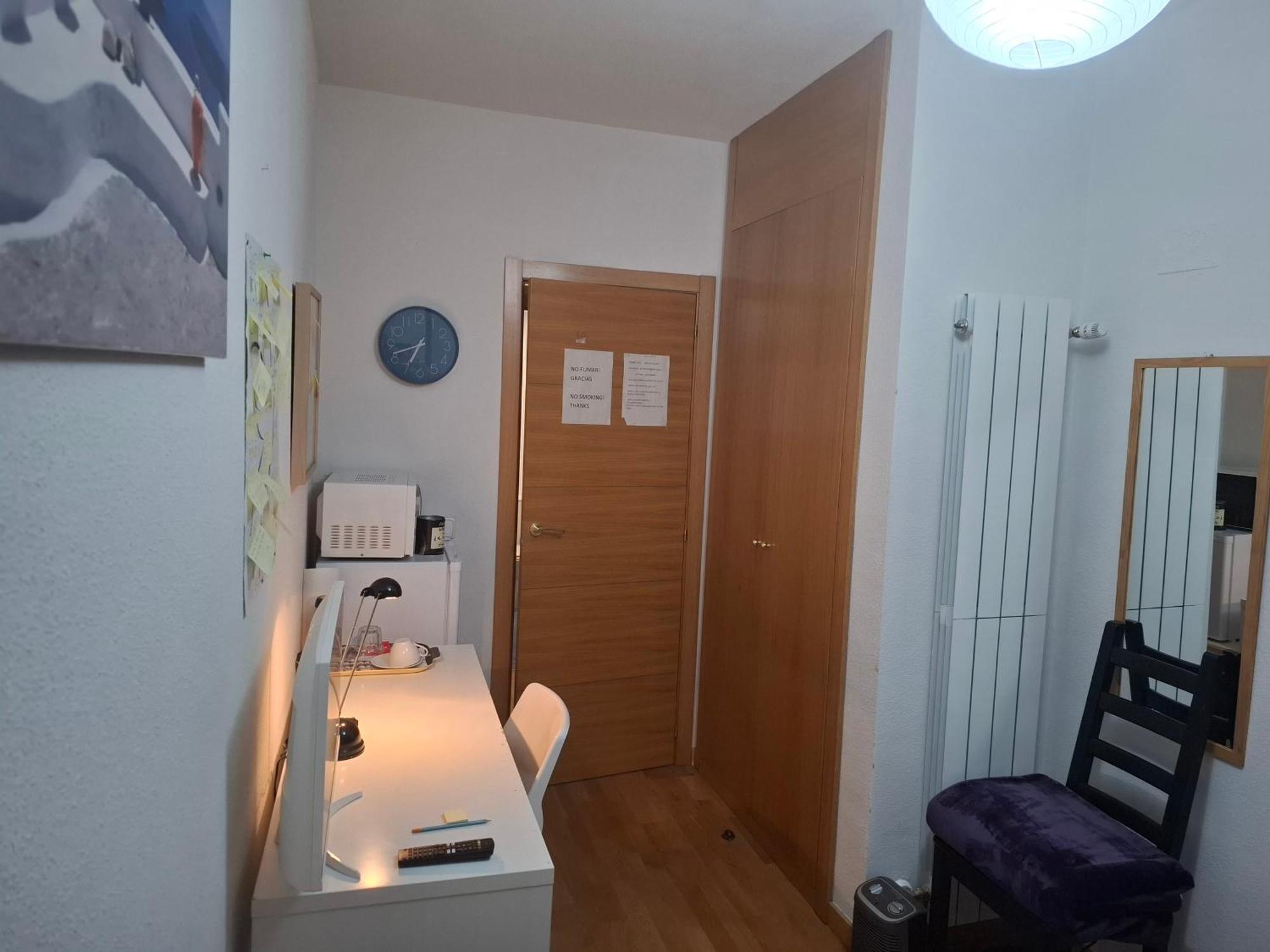 Habitaciones Individuales Wifi Tv Microondas Cerca Del Aeropuerto Madrid Habitacion Grande Wc Privado O Habitacion Pequena Wc Compartido Muy Tranquilas Bien Comunicadas Tren Metro Bus Facil Aparcamiento サン・セバスティアン・デ・ロス・レイエス エクステリア 写真